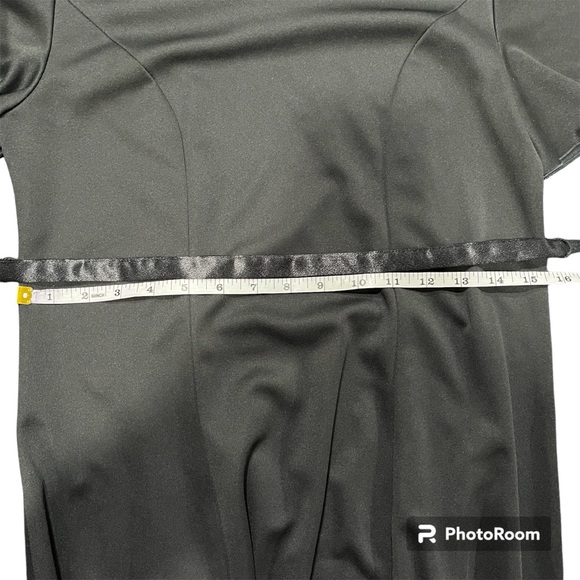 Elegant Choir modest floorlength gown with flowy bell sleeves and ribbon - Picture 11 of 15